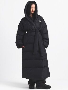 The North Face X Skims NWT Nuptse Wrap Parka only ❤️🎀❄️